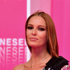 Maëva Coucke - Photocall de la soirée de clôture du festival Canneséries au palais des festivals à Cannes. Le 14 octobre 2020 Canneseries s'est déroulé du 9 au 14 octobre avec des mesures sanitaires importantes dues à l'épidémie de Coronavirus (COVID-19) © Bruno Bebert / Bestimage