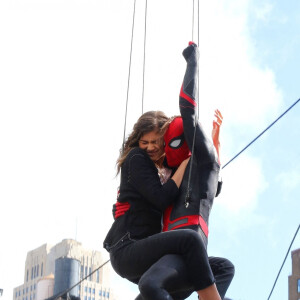 Zendaya et Tom Holland sur le tournage de "Spiderman: Far From Home" à New York le 12 octobre 2018.