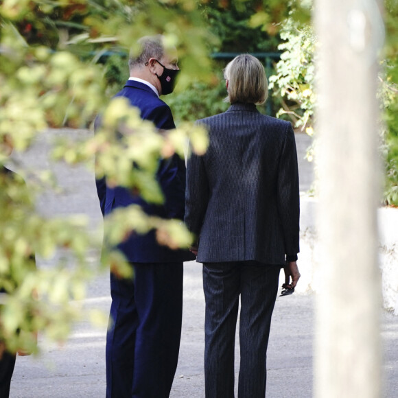 Le prince Albert II de Monaco, la princesse Charlène main dans la main - Cérémonie d'hommage national aux victimes de l'attentat terroriste du 29 octobre 2020 au sommet de la Colline du Château à Nice le 7 novembre 2020. © Norbert Scanella / Panoramic / Bestimage