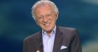 Nelson Monfort se retrouve sans pantalon et suscite les rires dans l'émission Vélo Club , sur France 3