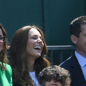 Kate Middleton et Tim Henman assistant à la cinquième journée de Wimbledon au All England Lawn Tennis and Croquet Club, Wimbledon à Londres. Le 2 juillet 2021.