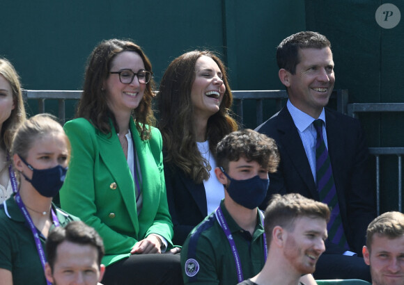 Kate Middleton et Tim Henman assistant à la cinquième journée de Wimbledon au All England Lawn Tennis and Croquet Club, Wimbledon à Londres. Le 2 juillet 2021.