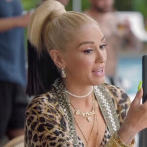 Gwen Stefani dans une publicité pour T-Mobile à l'occasion du Super Bowl 2021.