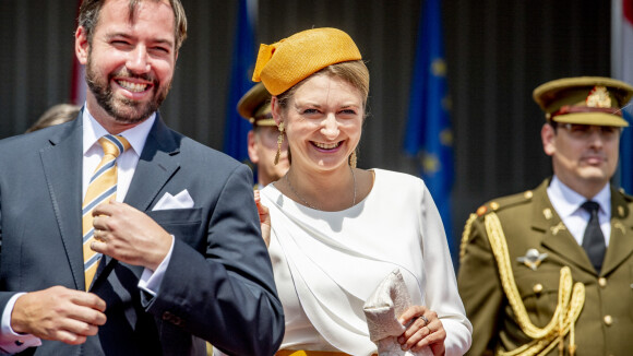 Guillaume et Stéphanie de Luxembourg en tournée avec Charles : l'adorable prince séduit son monde !
