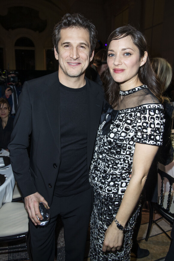 Guillaume Canet et sa compagne Marion Cotillard (en Chanel) - Intérieur du dîner Chanel des révélations César 2020 au Petit Palais à Paris, le 13 janvier 2020. 