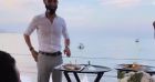 Christina Milian et sa famille dans un restaurant en bord de mer, à St Tropez. Juillet 2021