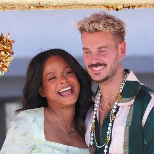 Christina Milian, enceinte, fait la promotion de son food truck Beignet Box lors d'une parade à Los Angeles avec son compagnon M. Pokora (Matt) le 10 avril 2021.