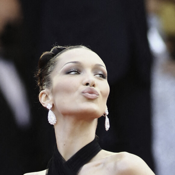 Bella Hadid - Montée des marches du film "Annette" - Cérémonie d'ouverture du 74e Festival de Cannes. Le 6 juillet 2021. © Borde-Jacovides-Moreau / Bestimage