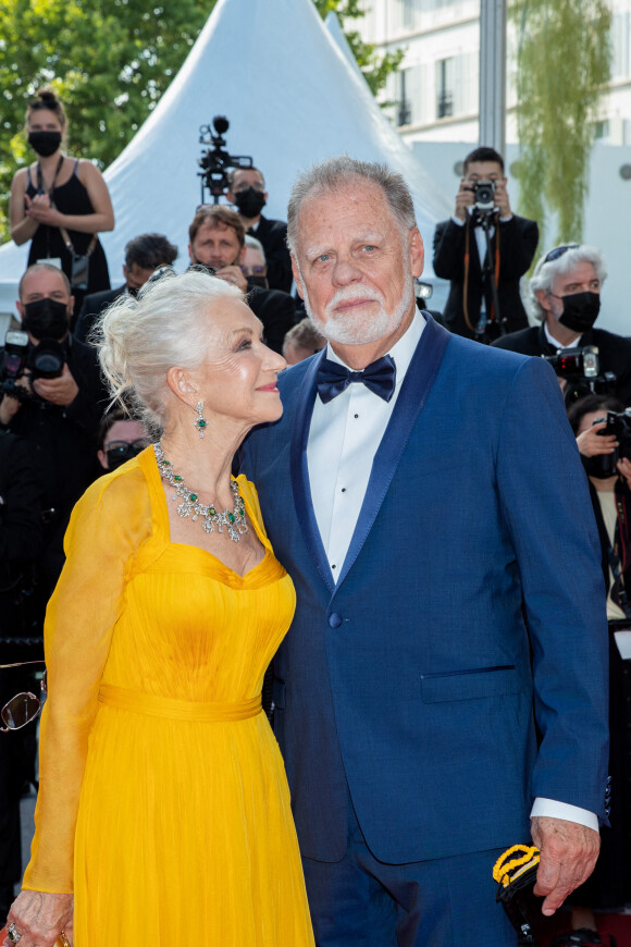 Helen Mirren et son mari Taylor Hackford - Montée des marches du film "Annette" - Cérémonie d'ouverture du 74e Festival de Cannes. Le 6 juillet 2021. © Borde-Jacovides-Moreau / Bestimage