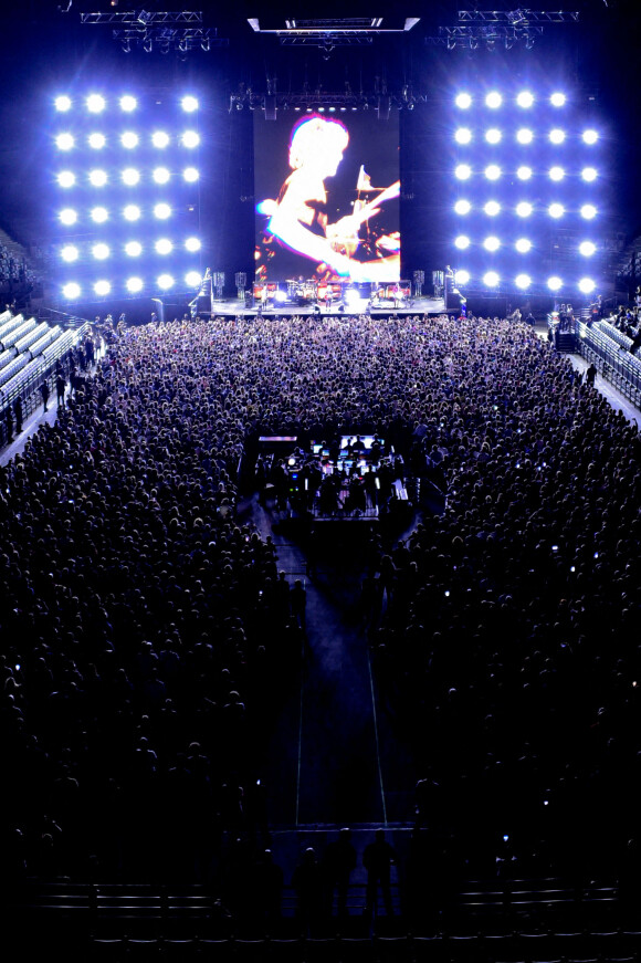 Le groupe Indochine est sur la scène de l'AccorHotels Arena à Paris pour le Concert Test Ambition Live Again le 29 mai 2021. © Anthony Ghnassia / Pool / Bestimage
