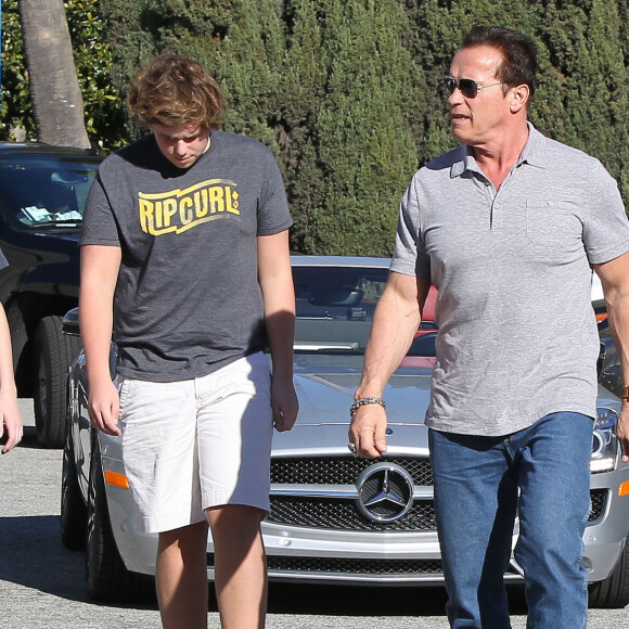 Exclusif - Arnold Schwarzenegger emmene son fils Christopher déjeuner au restaurant a Beverly Hills.