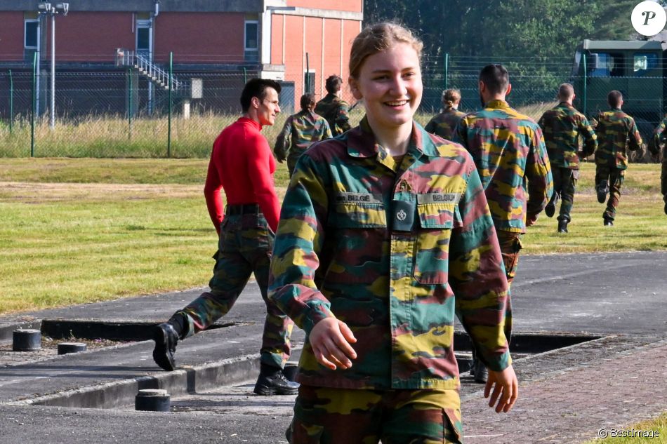 La princesse Elisabeth de Belgique participe à l'entraînement tactique au camp militaire de Lagland à Arlon.