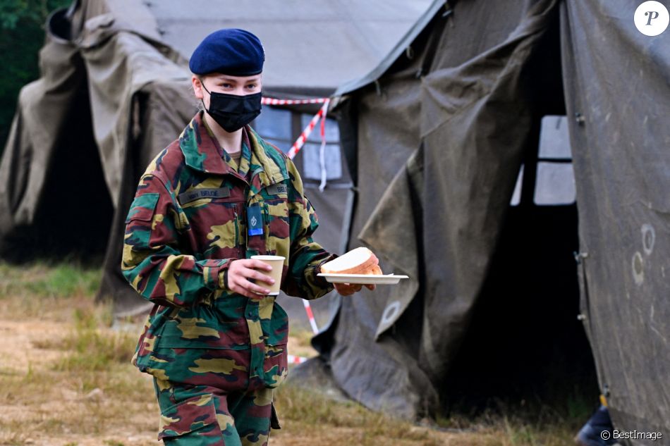 La princesse Elisabeth de Belgique participe à l'entraînement tactique au camp militaire de Lagland à Arlon, le 9 juillet 2021.