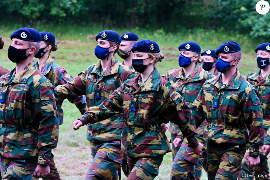La princesse Elisabeth de Belgique participe à l'entraînement tactique au camp militaire de Lagland à Arlon, le 9 juillet 2021.
