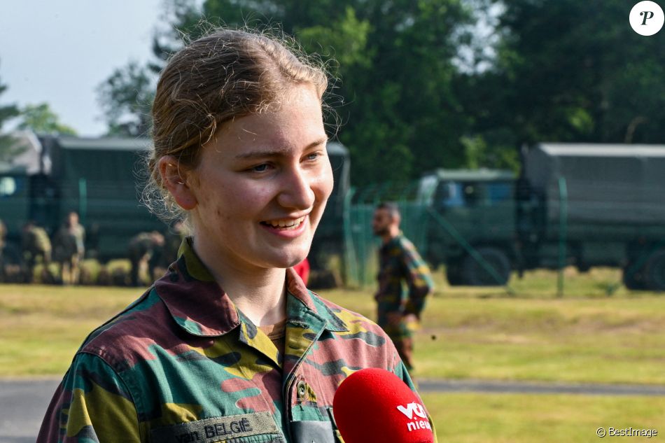 La princesse Elisabeth de Belgique participe à l'entraînement tactique au camp militaire de Lagland à Arlon, le 9 juillet 2021.