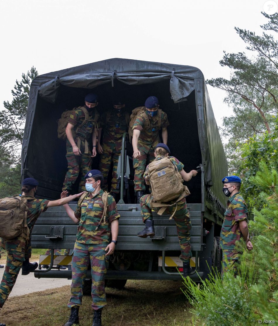 La princesse Elisabeth de Belgique participe à l'entraînement tactique au camp militaire de Lagland à Arlon, le 9 juillet 2021.