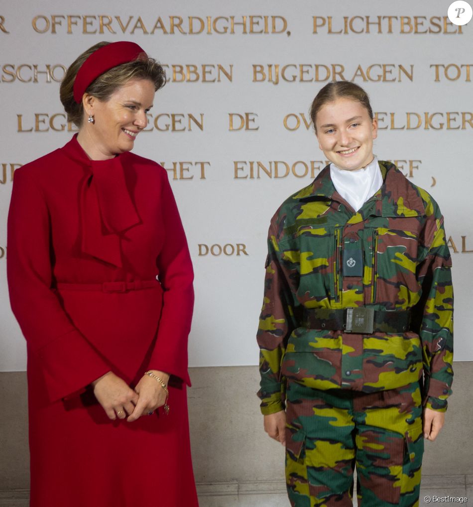 La reine Mathilde et la princesse Elisabeth de Belgique - La famille royale de Belgique assiste à la cérémonie d'ouverture de l'année académique 2020-2021 de l'Ecole royale Militaire (ERM) sur l'Esplanade du Cinquantenaire à Bruxelles.