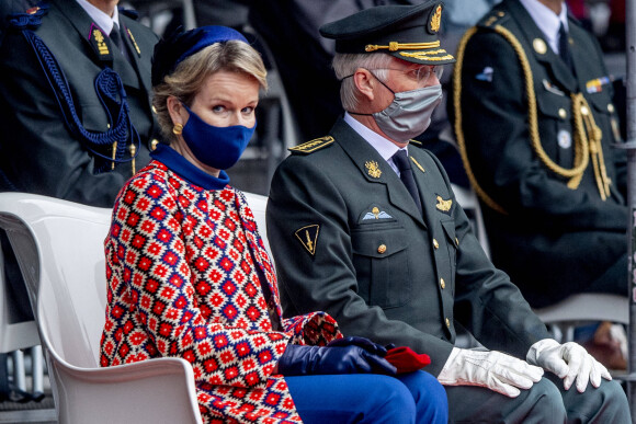 Le Roi Philippe et la Reine Mathilde de Belgique assistent à la cérémonie de la remise des bérets bleus aux élèves-officiers des nouvelles promotions à l'Ecole Royale militaire, dont fait partie la Princesse Elisabeth de Belgique. Bruxelles, le 25 septembre 2020.