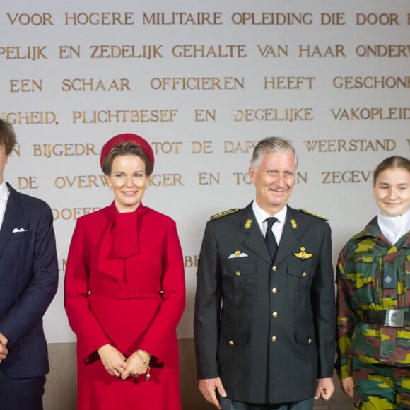 La princesse Eléonore, le prince Gabriel, la reine Mathilde, le roi Philippe, la princesse Elisabeth et le prince Emmanuel de Belgique - La famille royale de Belgique assiste à la cérémonie d'ouverture de l'année académique 2020-2021 de l'Ecole royale Militaire (ERM) sur l'Esplanade du Cinquantenaire à Bruxelles, le 8 octobre 2020.