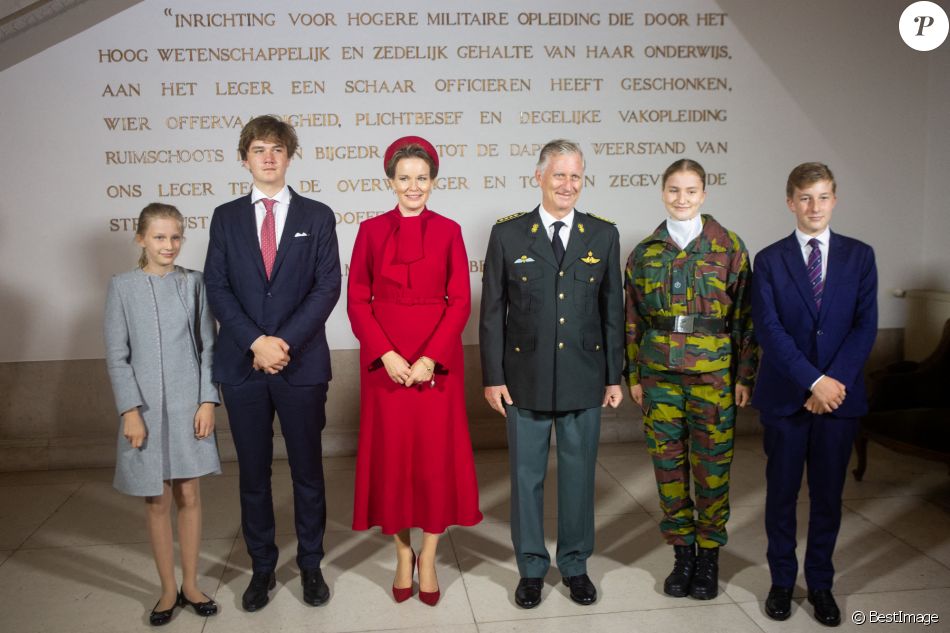 La princesse Eléonore, le prince Gabriel, la reine Mathilde, le roi Philippe, la princesse Elisabeth et le prince Emmanuel de Belgique - La famille royale de Belgique assiste à la cérémonie d'ouverture de l'année académique 2020-2021 de l'Ecole royale Militaire (ERM) sur l'Esplanade du Cinquantenaire à Bruxelles, le 8 octobre 2020.