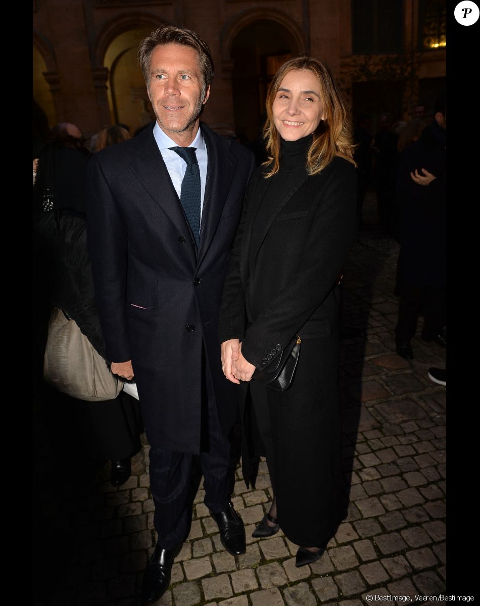 Le prince Emmanuel-Philibert de Savoie et sa femmme Clotilde Courau lors de la cérémonie d'installation de Frédéric Mitterrand à l'académie des Beaux-Arts à Paris.