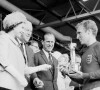 Le 30 juillet 1966, la reine Elizabeth II avait remis la Coupe Jules Rimet (ancien nom de la Coupe du monde de football) au capitaine de l'équipe d'Angleterre, Bobby Moore, à l'issue de la finale face à l'Allemagne de l'ouest au stade de Wembley, à Londres.
