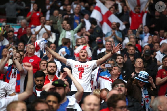 Les supporters anglais en liesse lors du 8e de finale de l'Euro 2020 opposant l'Angleterre à l'Allemagne au stade Wembley. Londres, le 29 juin 2021.