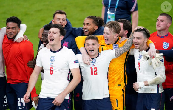 Les joueurs de l'équipe d'Angleterre fêtent leur victoire en demi-finale de l'Euro 2020 face au Danemark à Wembley. Londres, le 7 juillet 2021.