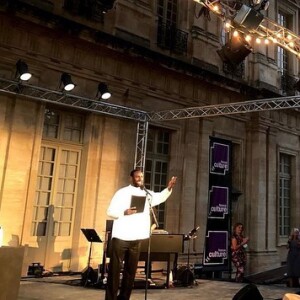 Omar Sy lors de sa toute première participation au Festival d'Avignon le 10 juillet 2021. Le comédien a proposé une lecture publique de "Frère d'âme", de David Diop.