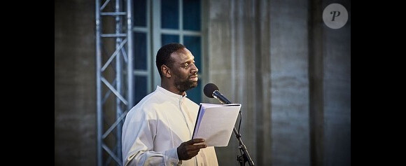 Omar Sy lors de sa toute première participation au Festival d'Avignon le 10 juillet 2021. Le comédien a proposé une lecture publique de "Frère d'âme", de David Diop.