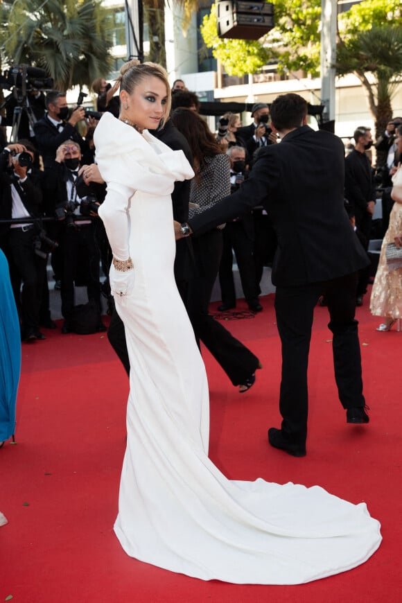 Rose Bertram - Montée des marches du film " Aline " lors du 74ème Festival International du Film de Cannes. Le 13 juillet 2021 © Borde-Jacovides-Moreau / Bestimage