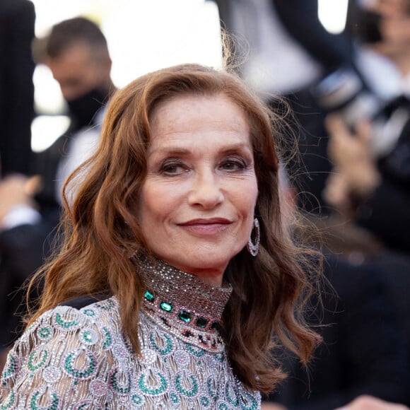 Isabelle Huppert - Montée des marches du film " Aline " lors du 74ème Festival International du Film de Cannes. Le 13 juillet 2021 © Borde-Jacovides-Moreau / Bestimage