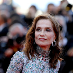 Isabelle Huppert - Montée des marches du film " Aline " lors du 74ème Festival International du Film de Cannes. Le 13 juillet 2021 © Borde-Jacovides-Moreau / Bestimage