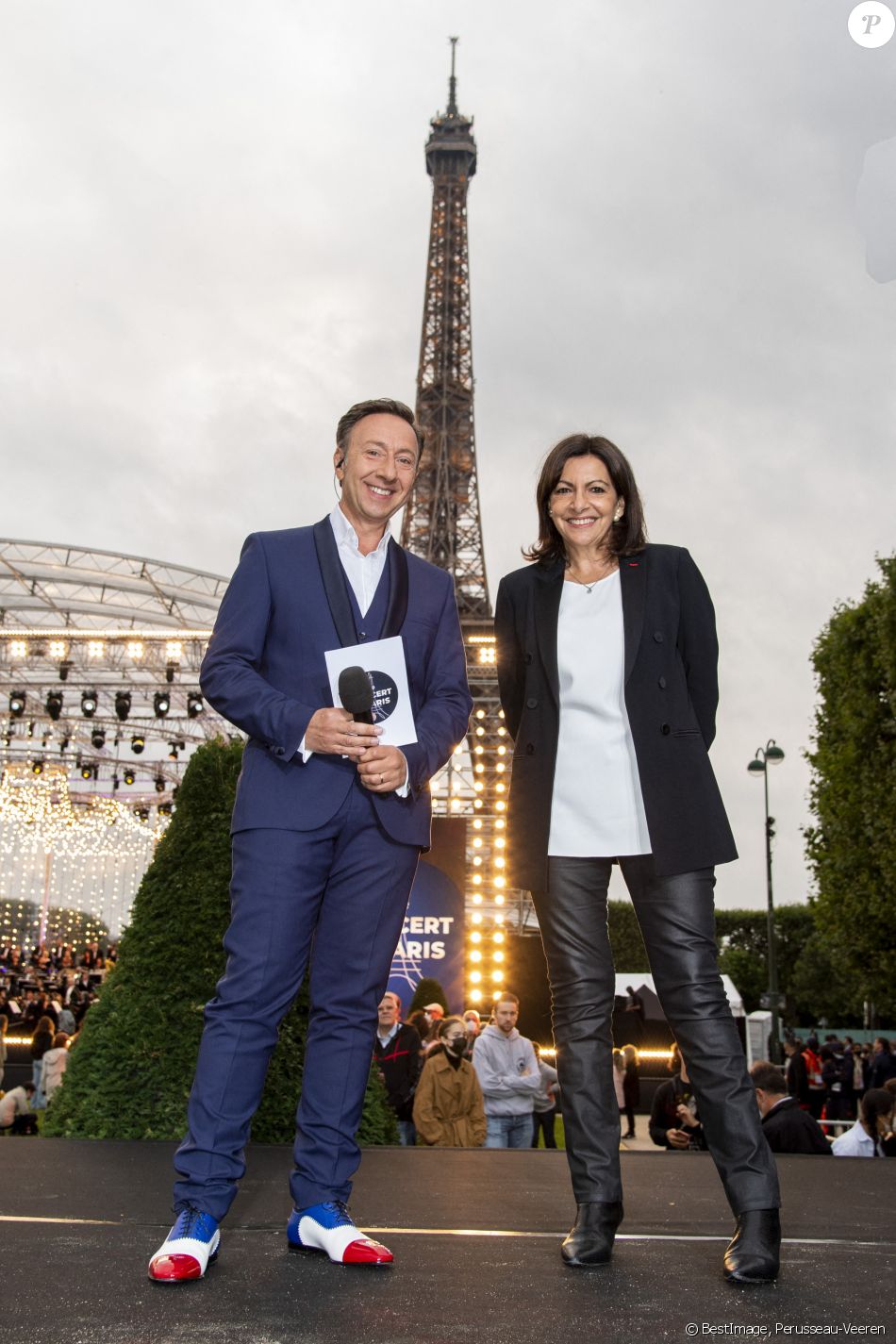 Exclusif - Stéphane Bern et Anne Hidalgo (maire de Paris) lors de l'évènement "Le Concert de Paris" depuis le Champ-de-Mars à l'occasion de la Fête Nationale du 14 Juillet 2021. © Perusseau-Veeren/Bestimage