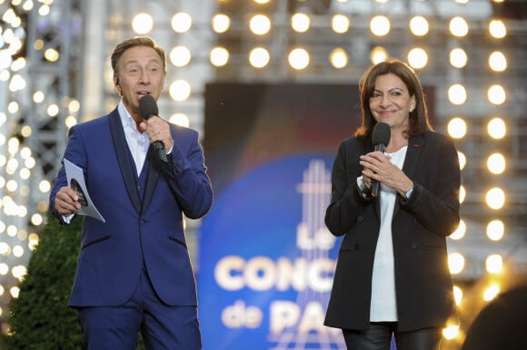 Exclusif - Stéphane Bern et Anne Hidalgo (maire de Paris) lors de l'évènement "Le Concert de Paris" depuis le Champ-de-Mars à l'occasion de la Fête Nationale du 14 Juillet 2021. © Perusseau-Veeren/Bestimage