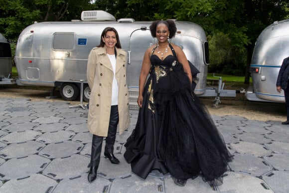 Exclusif - Anne Hidalgo (maire de Paris) et Pretty Yende en backstage lors de l'évènement "Le Concert de Paris" depuis le Champ-de-Mars à l'occasion de la Fête Nationale du 14 Juillet 2021. © Perusseau-Veeren/Bestimage