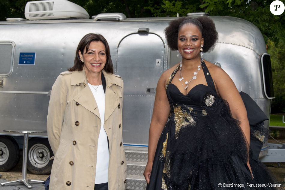 Exclusif - Anne Hidalgo (maire de Paris) et Pretty Yende en backstage lors de l'évènement "Le Concert de Paris" depuis le Champ-de-Mars à l'occasion de la Fête Nationale du 14 Juillet 2021. © Perusseau-Veeren/Bestimage