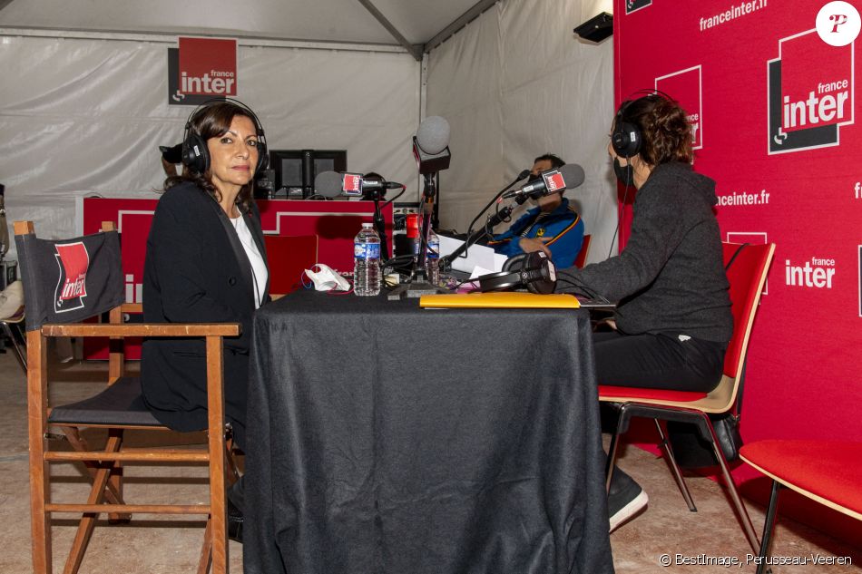 Exclusif - Anne Hidalgo (maire de Paris) en interview pour France Inter en backstage lors de l'évènement "Le Concert de Paris" depuis le Champ-de-Mars à l'occasion de la Fête Nationale du 14 Juillet 2021. © Perusseau-Veeren/Bestimage