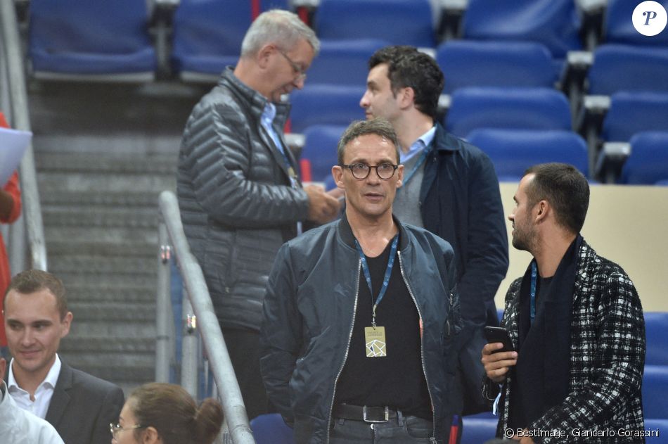 Julien Courbet - People dans les tribunes lors du match de football France- Andorre (3-0) pour les qualifications de l'Euro 2020 au Stade de France à Saint-Denis le 10 septembre 2019. © Giancarlo Gorassini/Bestimage