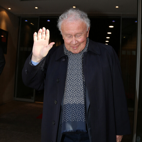 Exclusif - Philippe Bouvard arrive à un enregistrement radio à Paris le 30 octobre 2013.