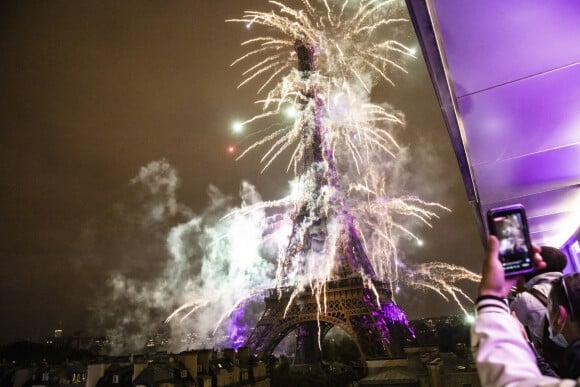 Exclusif - la Tour Eiffel - Le Grand Dîner du 14 juillet, sur le rooftop de l'hôtel Pullman Tour Eiffel à Paris, France, le 14 juillet 2021. © Jack Tribeca/Bestimage 