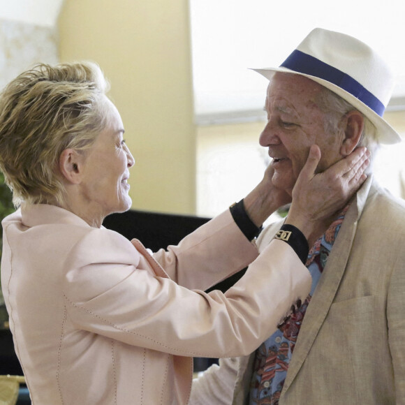 L'actrice américaine Sharon Stone, accompagnée de Bill Murray, reçoit les insignes de Commandeur dans l'Ordre des Arts et des Lettres en marge de la 74ème édition du Festival de Cannes. Le 16 juillet 2021