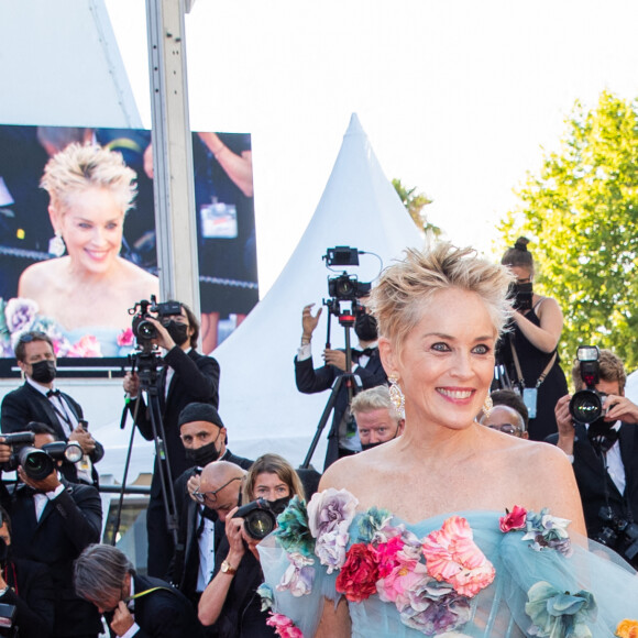 Sharon Stone - Montée des marches du film " L'histoire de ma femme " lors du 74ème Festival International du Film de Cannes. Le 14 juillet 2021 © Borde-Jacovides-Moreau / Bestimage 