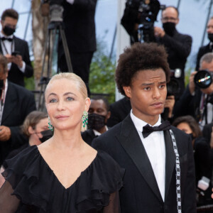 Emmanuelle Béart - Montée des marches du film "Les intranquilles" lors du 74e Festival International du Film de Cannes. Le 16 juillet 2021. © Borde-Jacovides-Moreau / Bestimage
