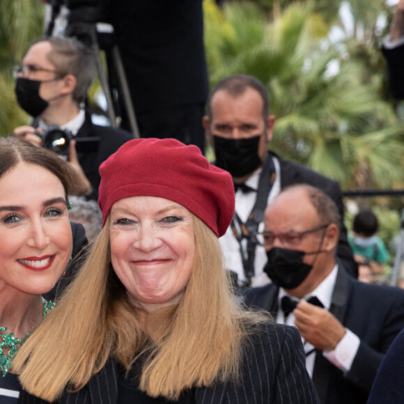 Michael Covino, Elsa Zylberstein, Andrea Arnold, Mounia Meddour - Montée des marches du film "Les intranquilles" lors du 74e Festival International du Film de Cannes. Le 16 juillet 2021. © Borde-Jacovides-Moreau / Bestimage