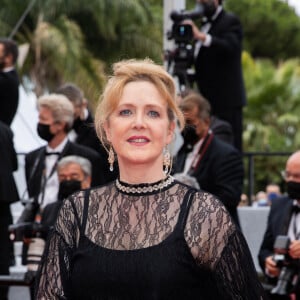 Agnès Soral - Montée des marches du film "Les intranquilles" lors du 74e Festival International du Film de Cannes. Le 16 juillet 2021. © Borde-Jacovides-Moreau / Bestimage