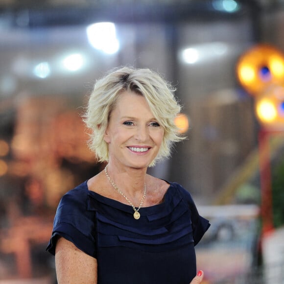 Exclusif - Sophie Davant - Backstage de l'enregistrement de l'émission prime "Affaire conclue" dans les écuries du château de Chantilly, présentée par S.Davant et qui sera diffusée sur France 2 le 15 septembre 2020. Le 9 juillet 2020 © Guillaume Gaffiot / Bestimage
