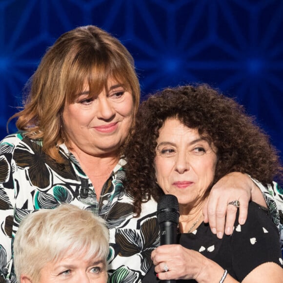 Michèle Bernier et sa surprise Mimie Mathy, Isabelle De Botton - Enregistrement de l'émission "La Boîte à Secrets 8", présentée par F.Bollaert et qui sera diffusée le 7 mai sur France 3. Le 19 janvier 2021 © Tiziano Da Silva / Bestimage 