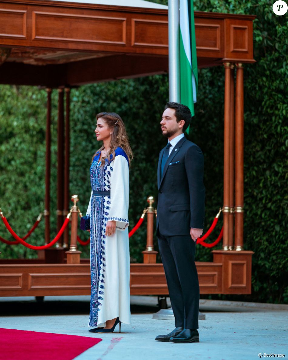 La reine rania de Jordanie et son fils le prince Hussein ben Abdallah lors des festivités pour le 74eme anniversaire de l'indépendance de la Jordanie à Amman le 25 mai 2020.