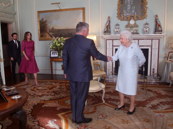La reine Elisabeth II d'Angleterre en audience avec le roi Abdallah II de Jordanie et la reine Rania au palais de Buckingham à Londres. Le 28 février 2019